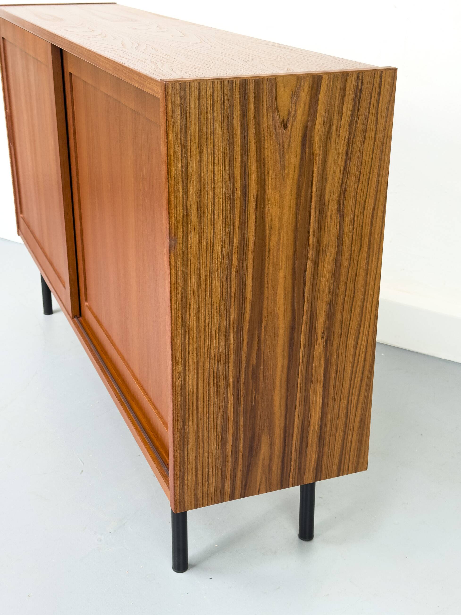 Buffet danois en teck par Carlo Jensen pour Hundevad & Co., années 1960