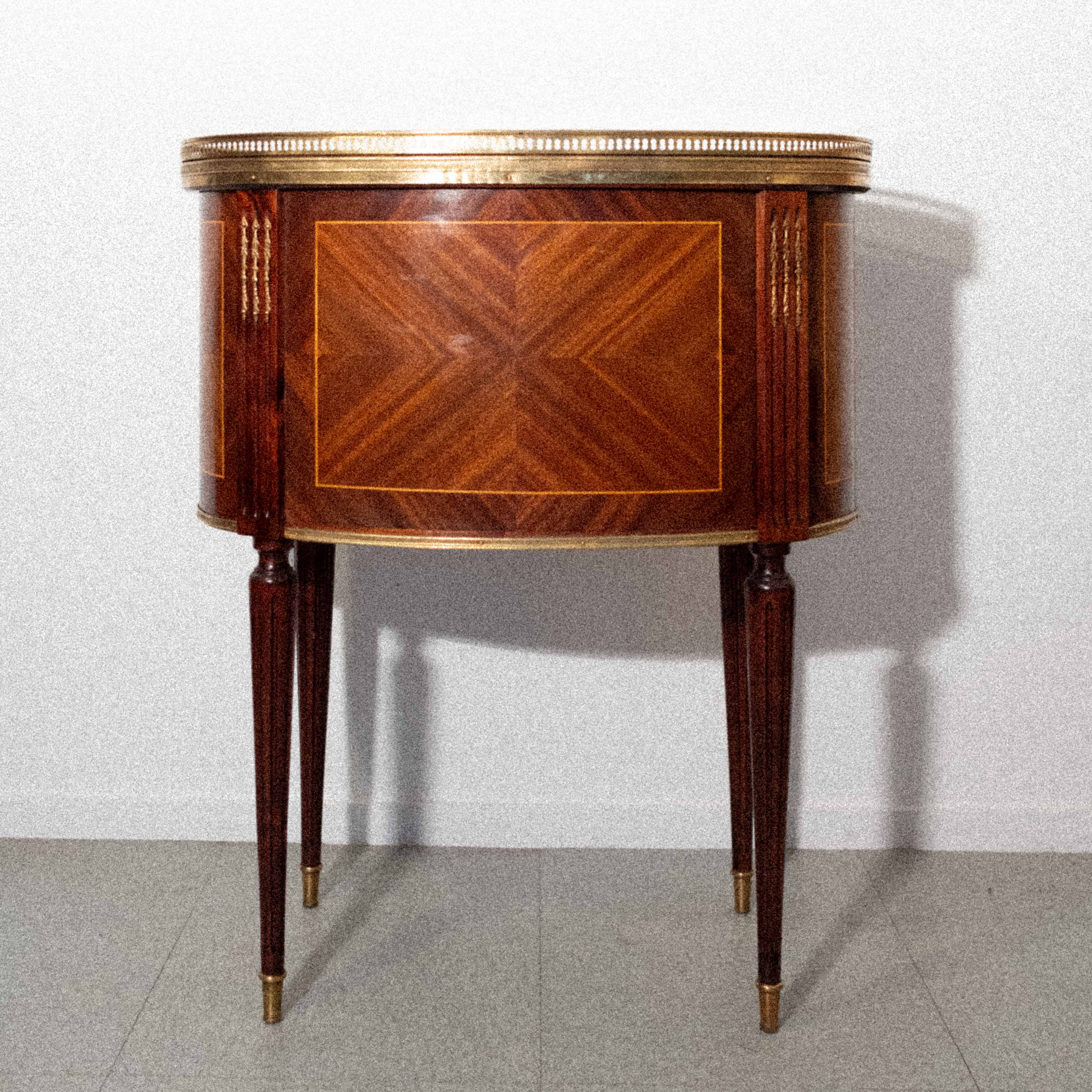 Commode haricot style Louis XVI