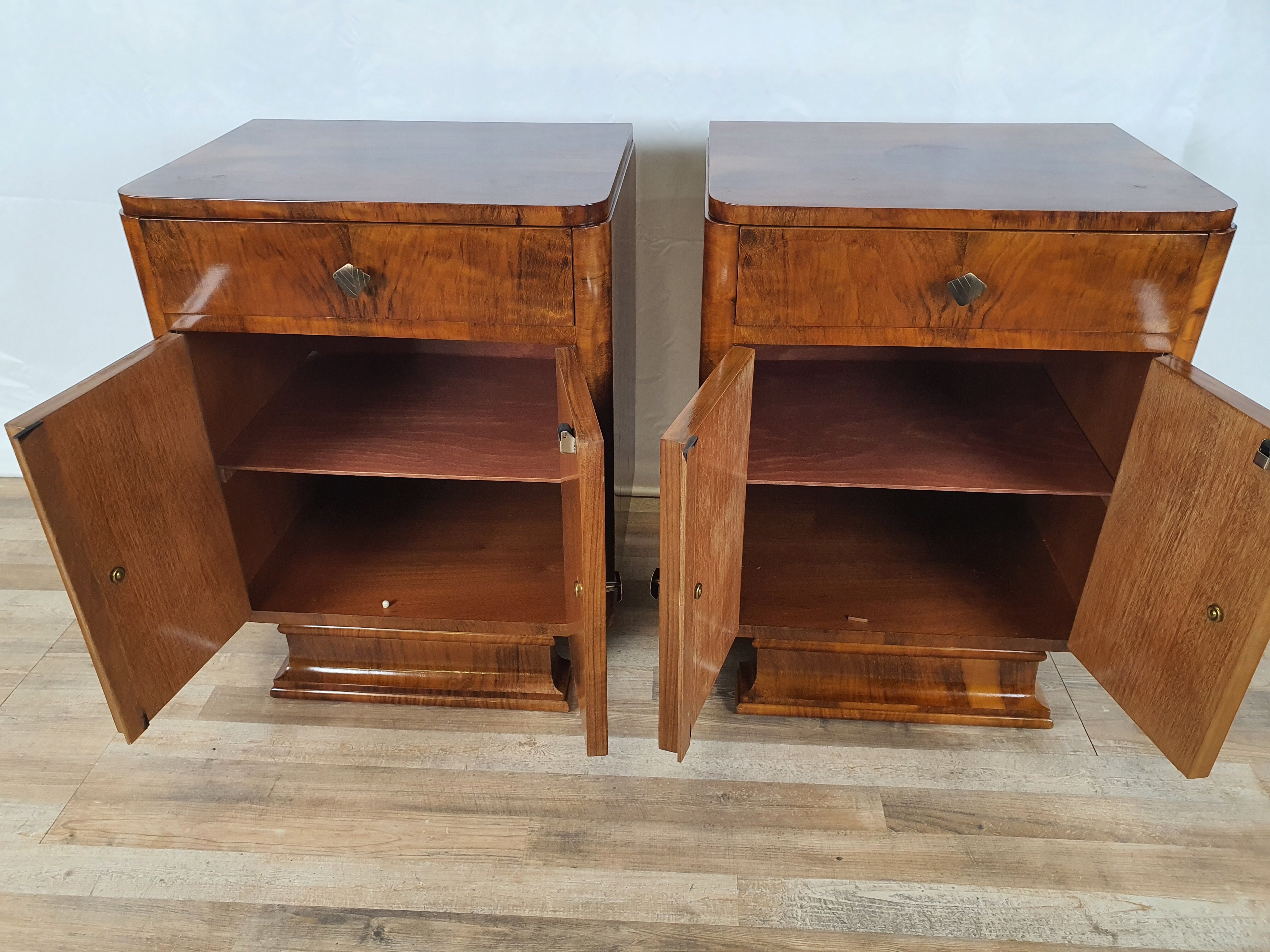 Art Decò Bedsides in Walnut