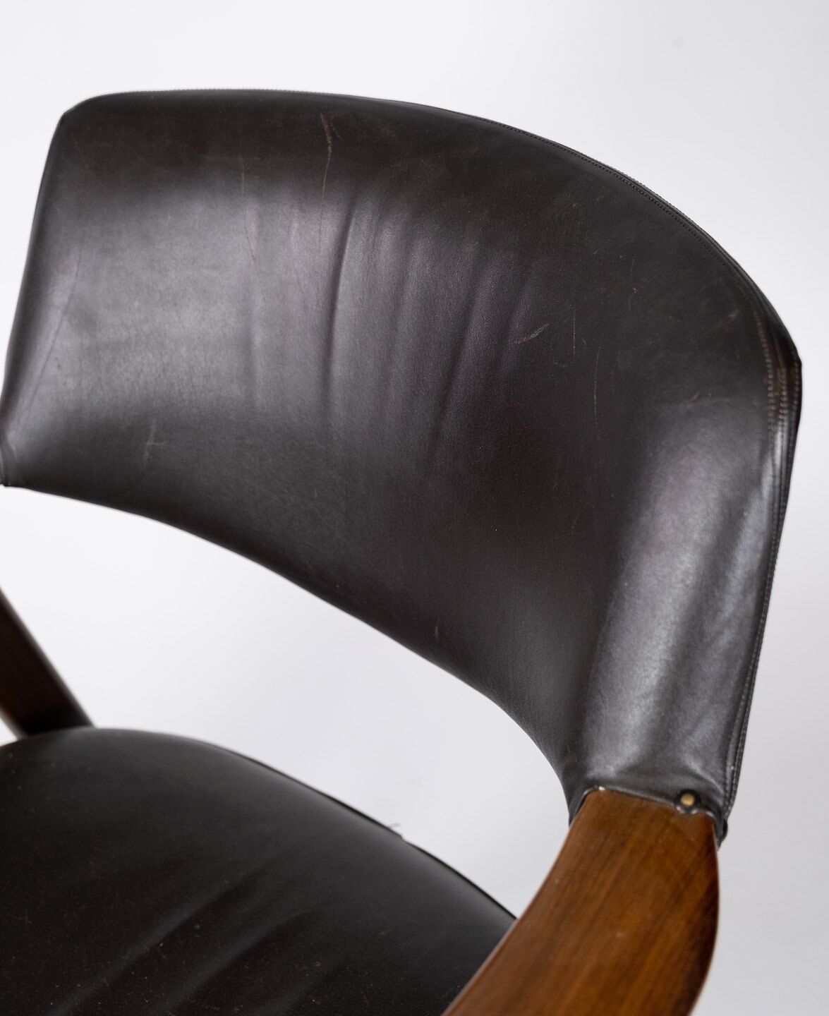 Armchair in rosewood and black leather of danish design from 1976.