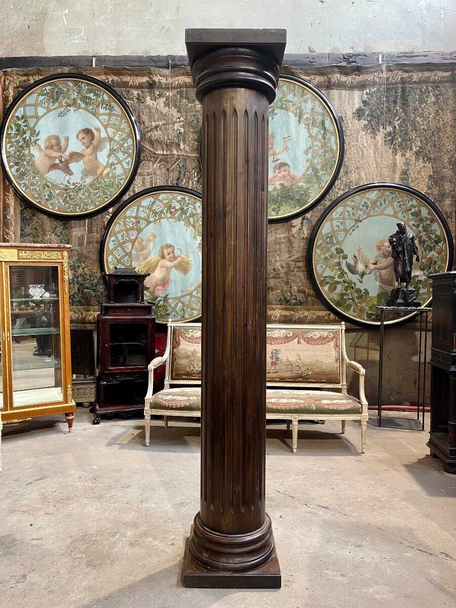 Louis XVI style column in carved wood from the late 19th century, 2.27 metres in height.