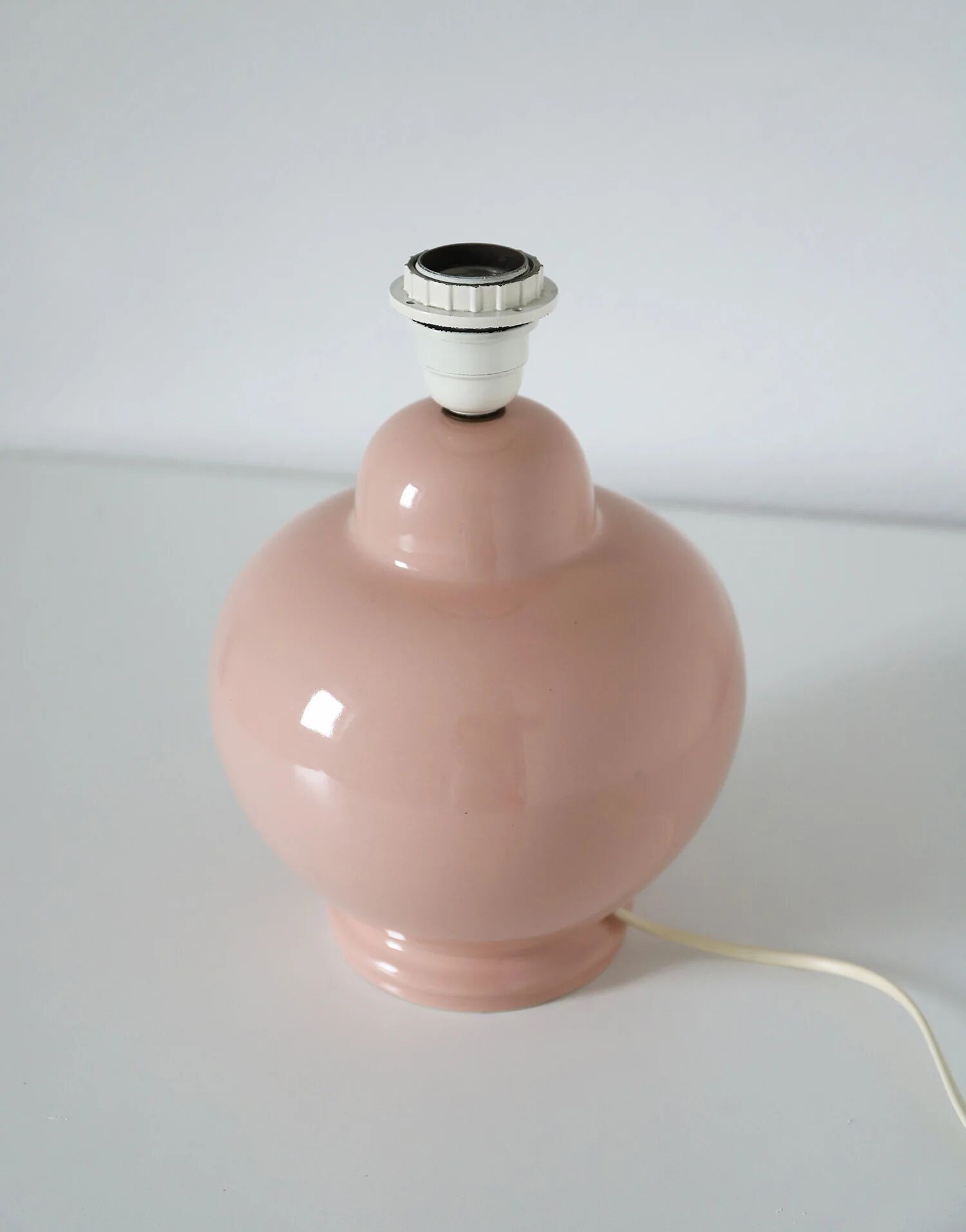 Vintage table lamp in powder pink ceramic – Unique edition