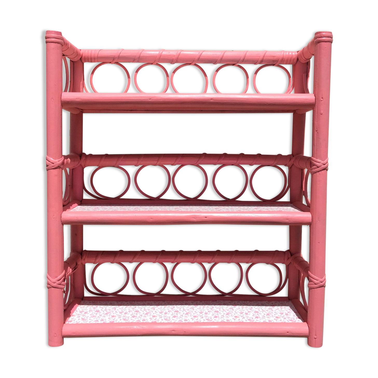 Etagere en rotin rose