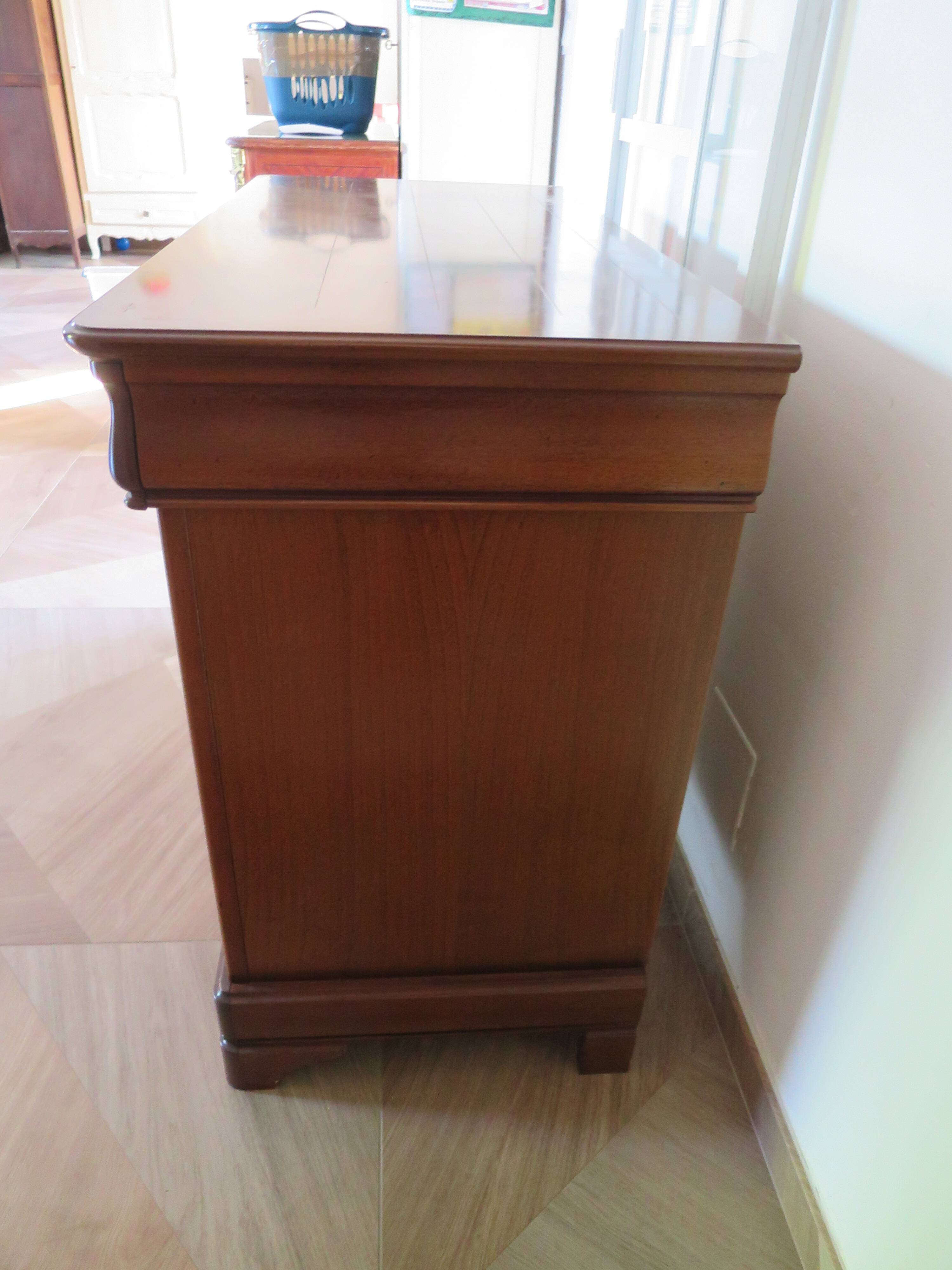 Louis Philippe chest of drawers with ogee - 4 drawers - 1 lock - cherry wood - 1980s