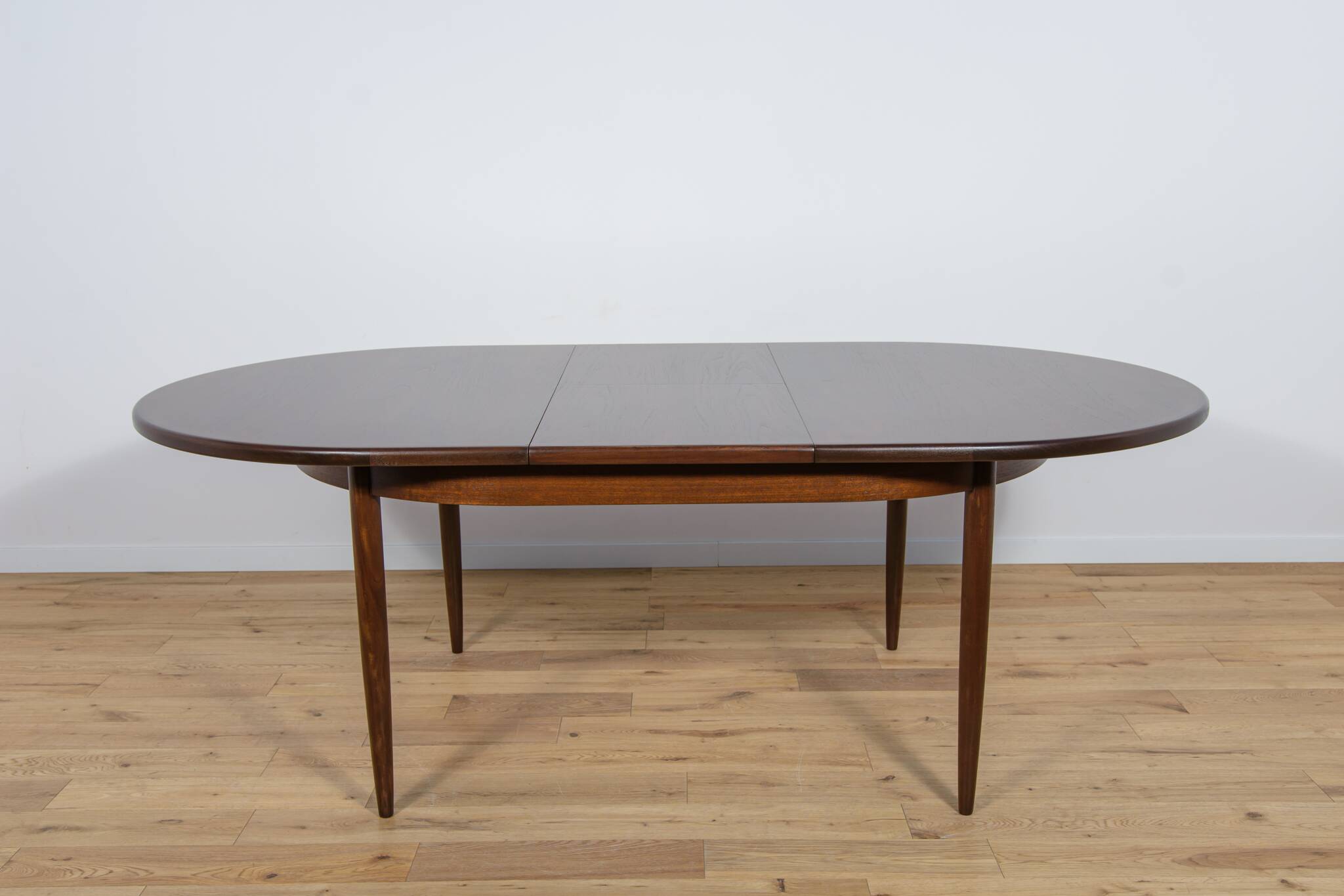 Mid-Century Oval Dining Table in Teak from G-Plan, 1960s