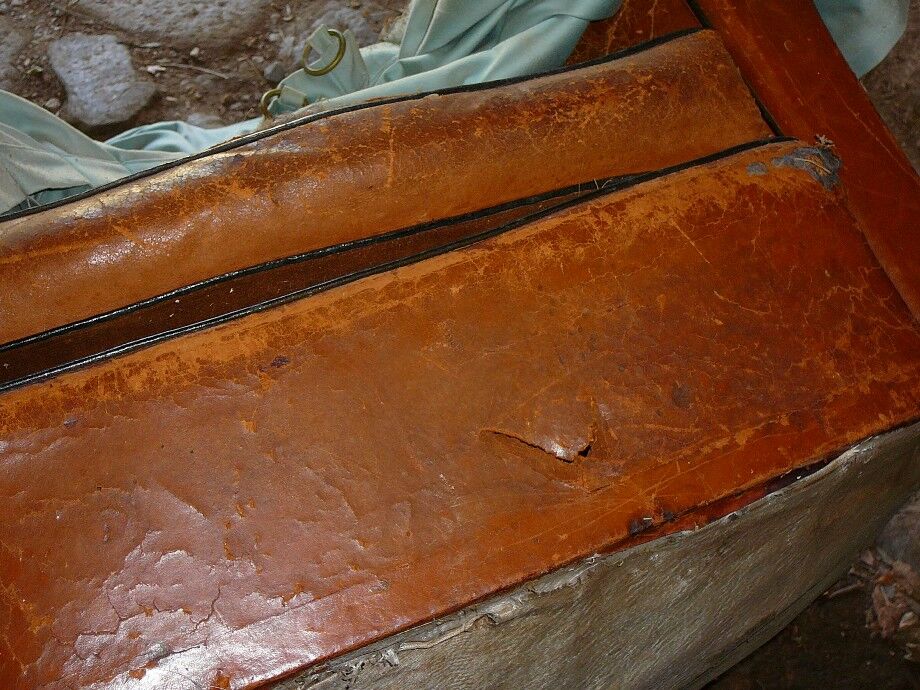 2 leather club armchairs from the 1950s