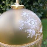 Suspension belle époque verre dépoli jaune doré, franges perlées