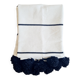 Plaid tissé main à rayures noires et pompons
