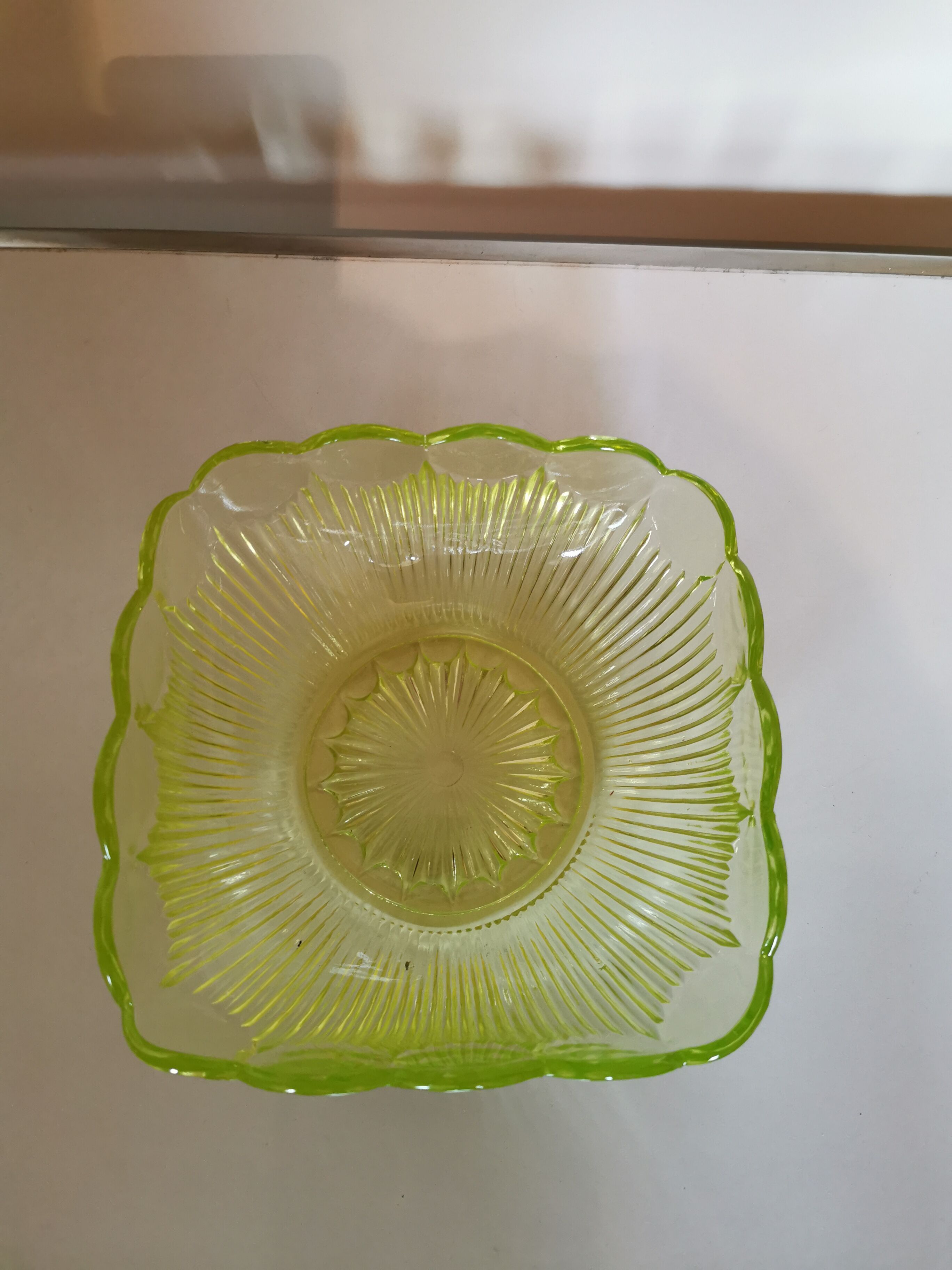 Square art deco salad bowl in Ouraline