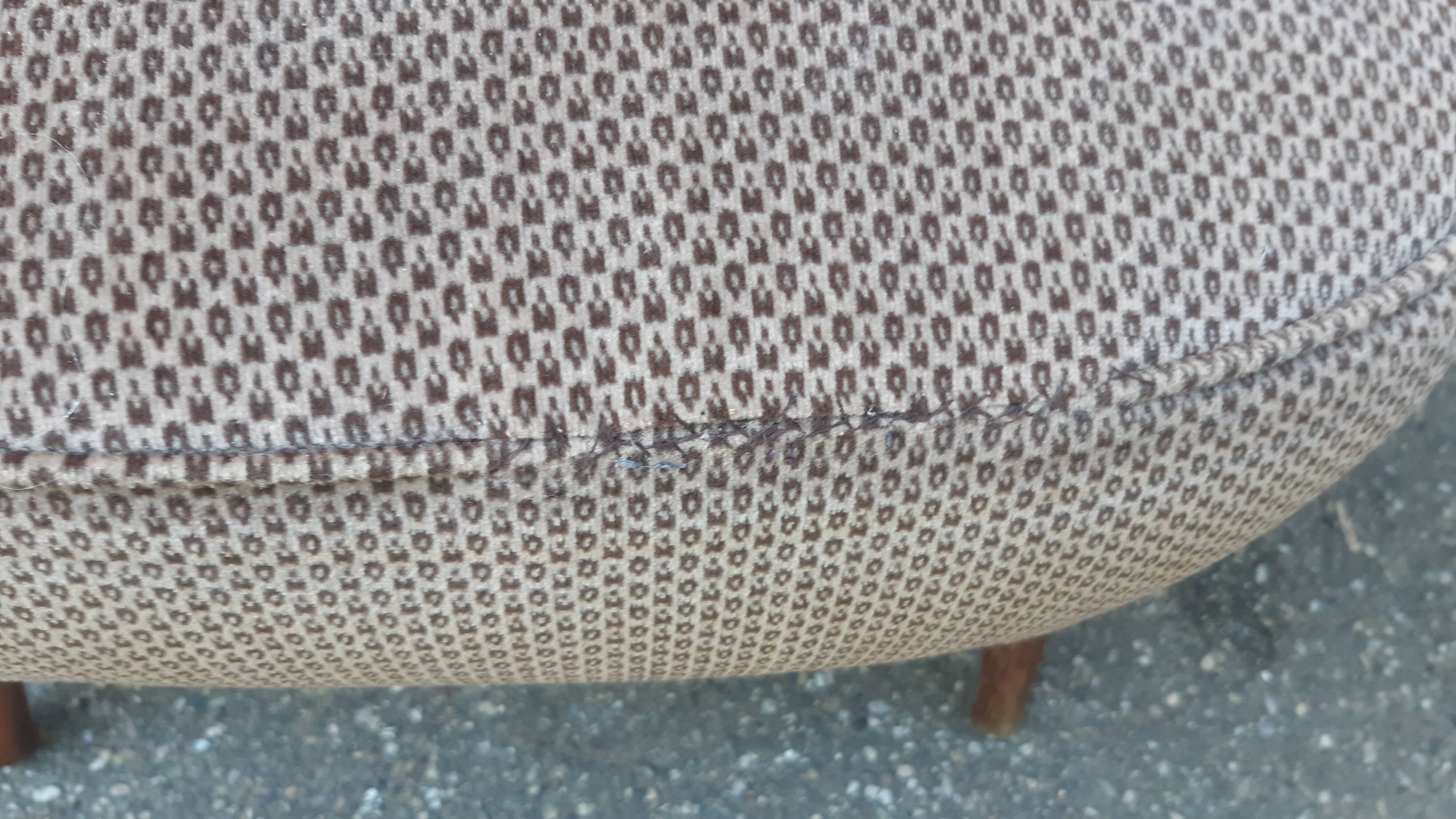 Cocktail armchair with armrests