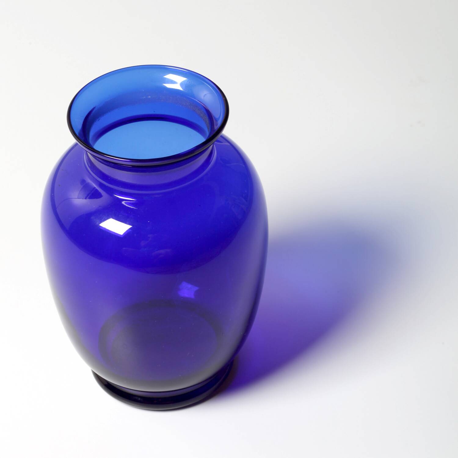 Vase en verre bleu cobalt, Italie années 1970