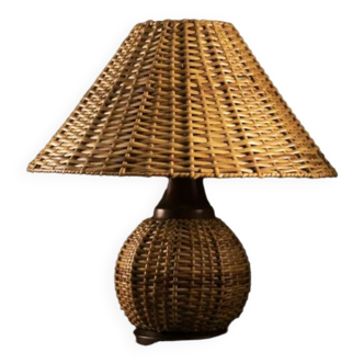 Woven wicker lamp