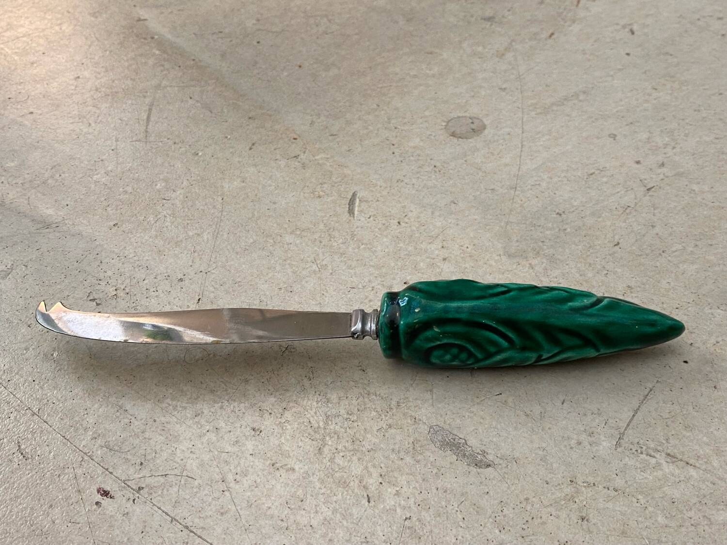 Cheese knife