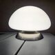 Lampe de table en verre blanc des années 70 avec interrupteur tactile
