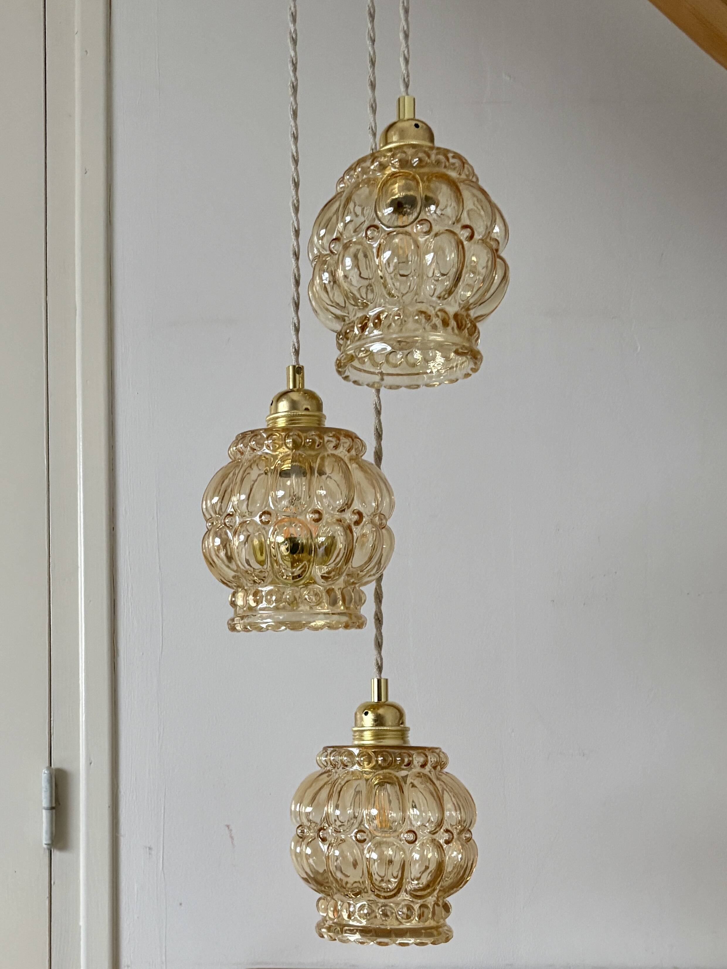 Suspension triple globes vintage en verre ambré bulle