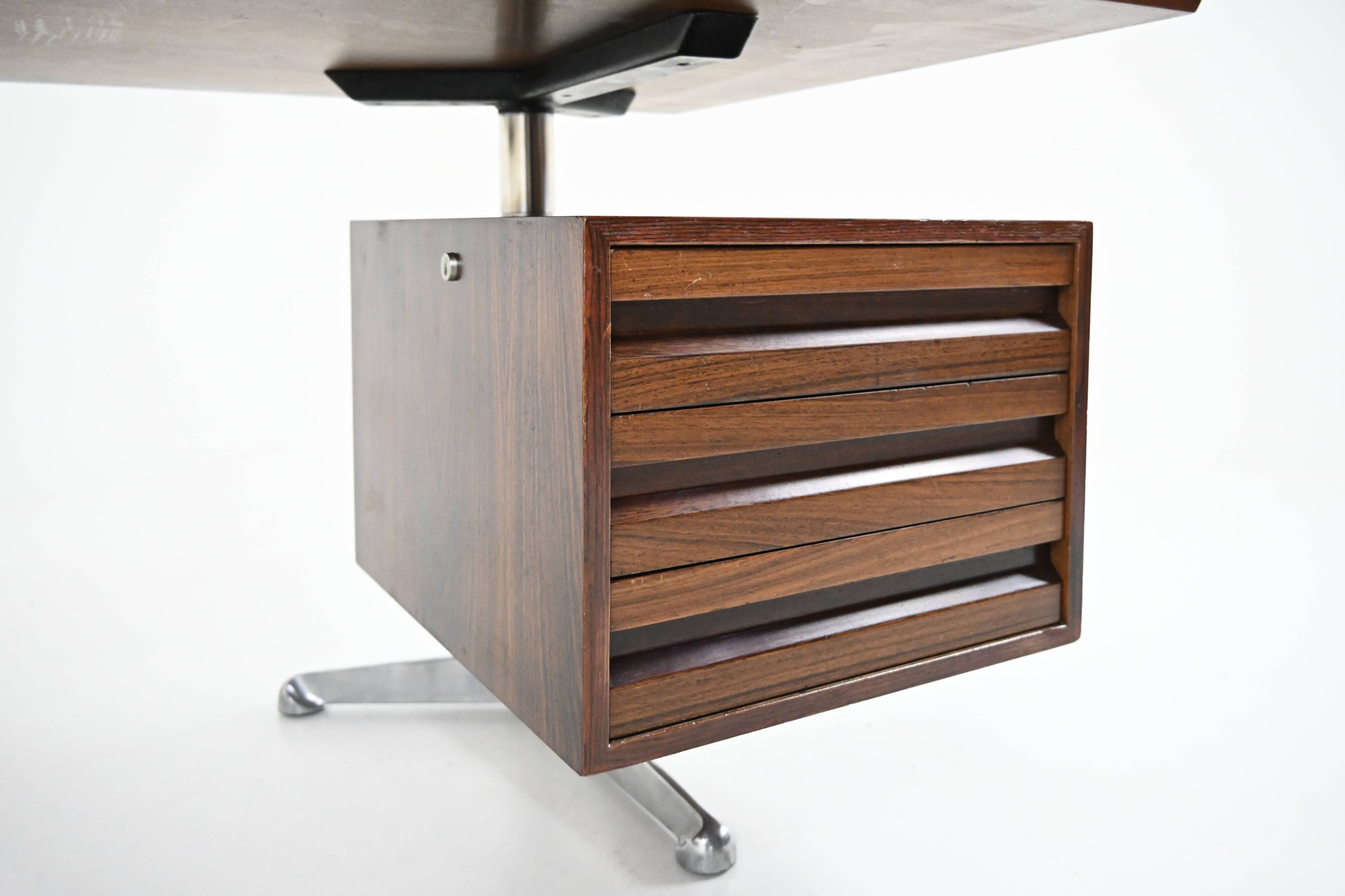 Desk by Osvaldo Borsani for Tecno, 1960s