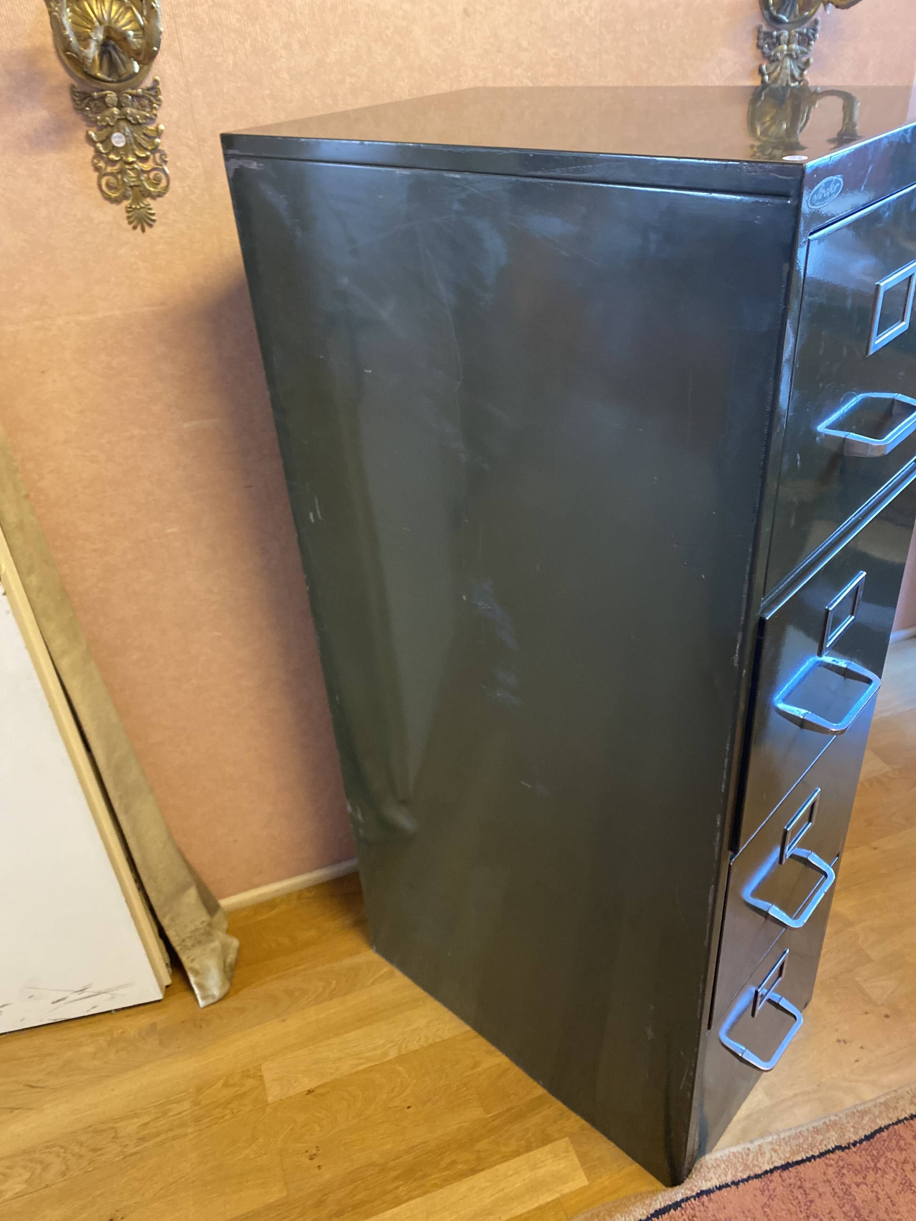 Strafor metal office binder.