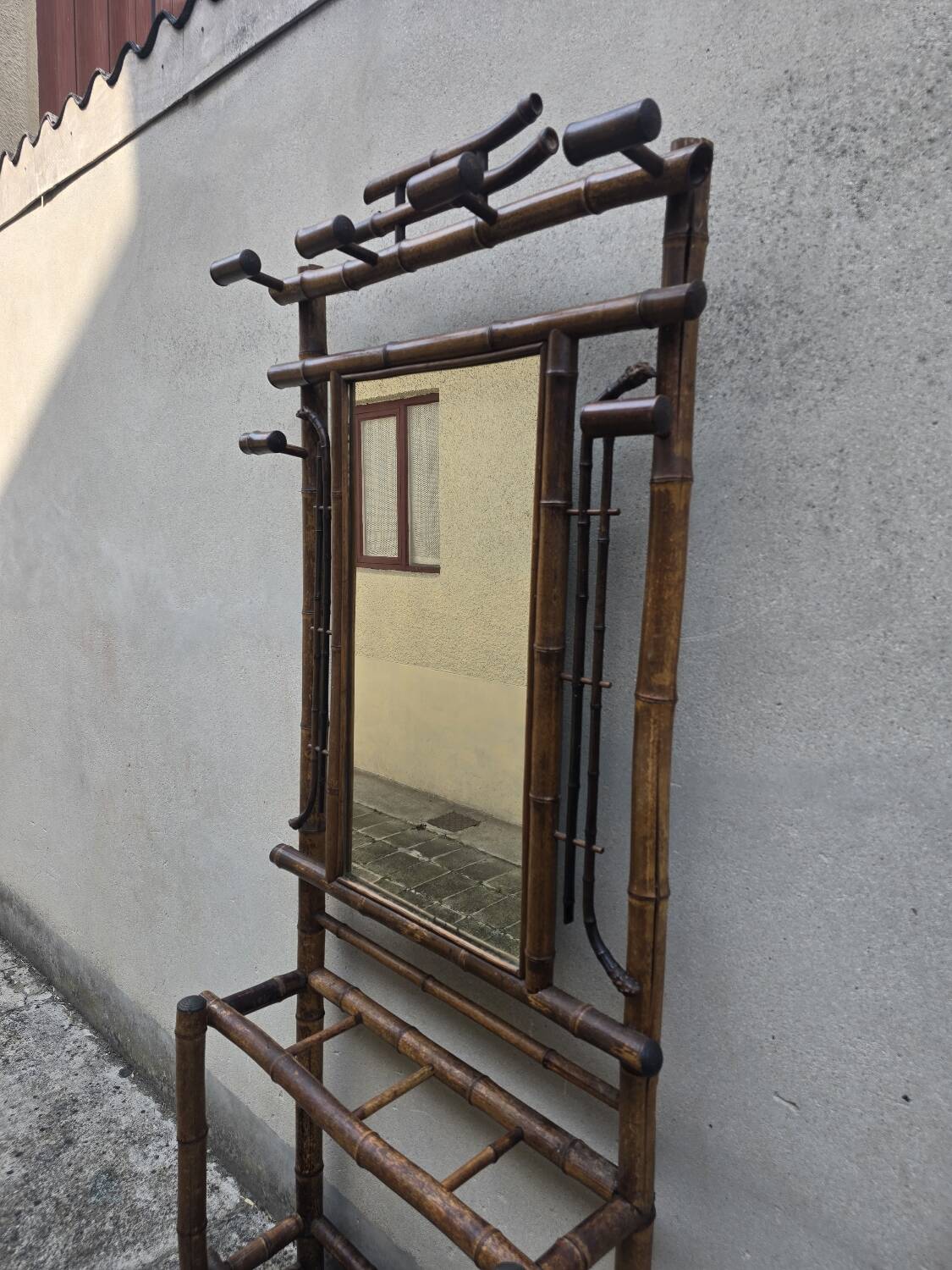 Vestiaire en bambou teinté avec miroir et porte-parapluies – 1920