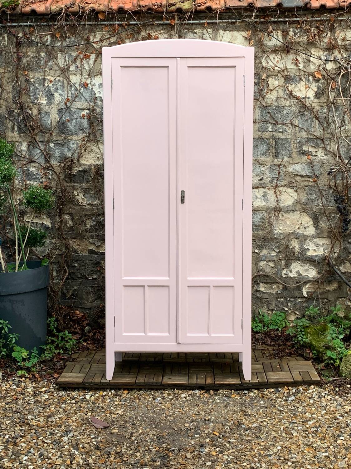 Parisian Art Deco wardrobe in pink, 1930.