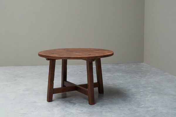 Table à manger ou table centrale espagnole en bois massif et fer forgé milieu 20e siècle