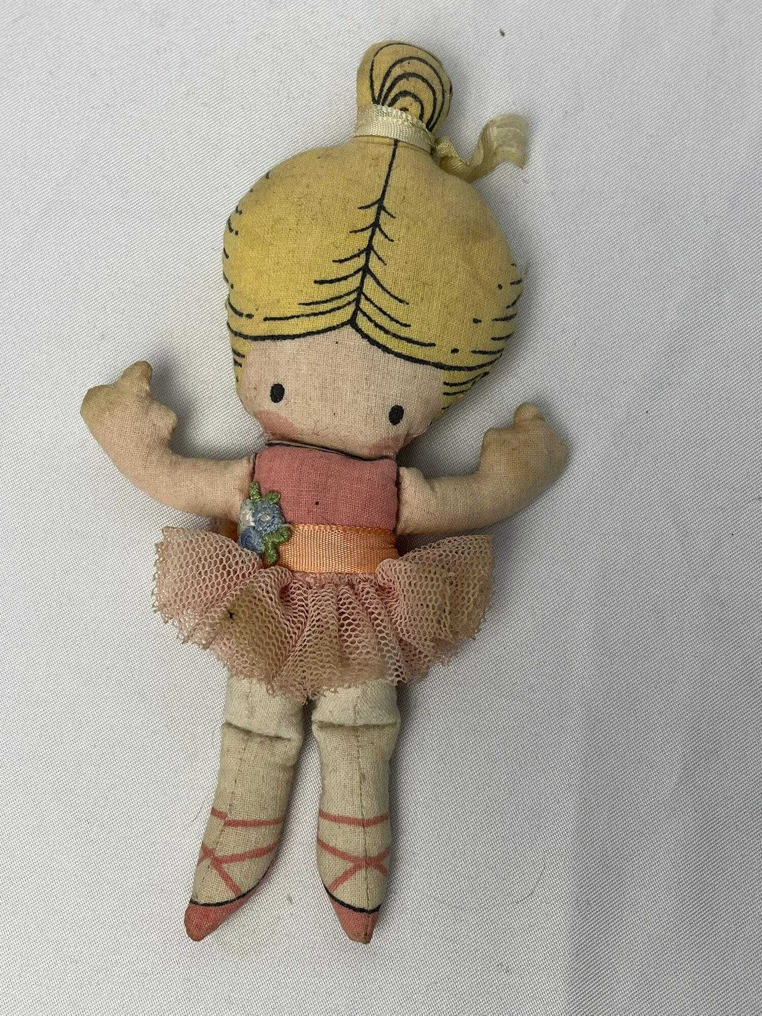 Jouets anciens, deux poupées de poche chiffon Wolpit California 1975