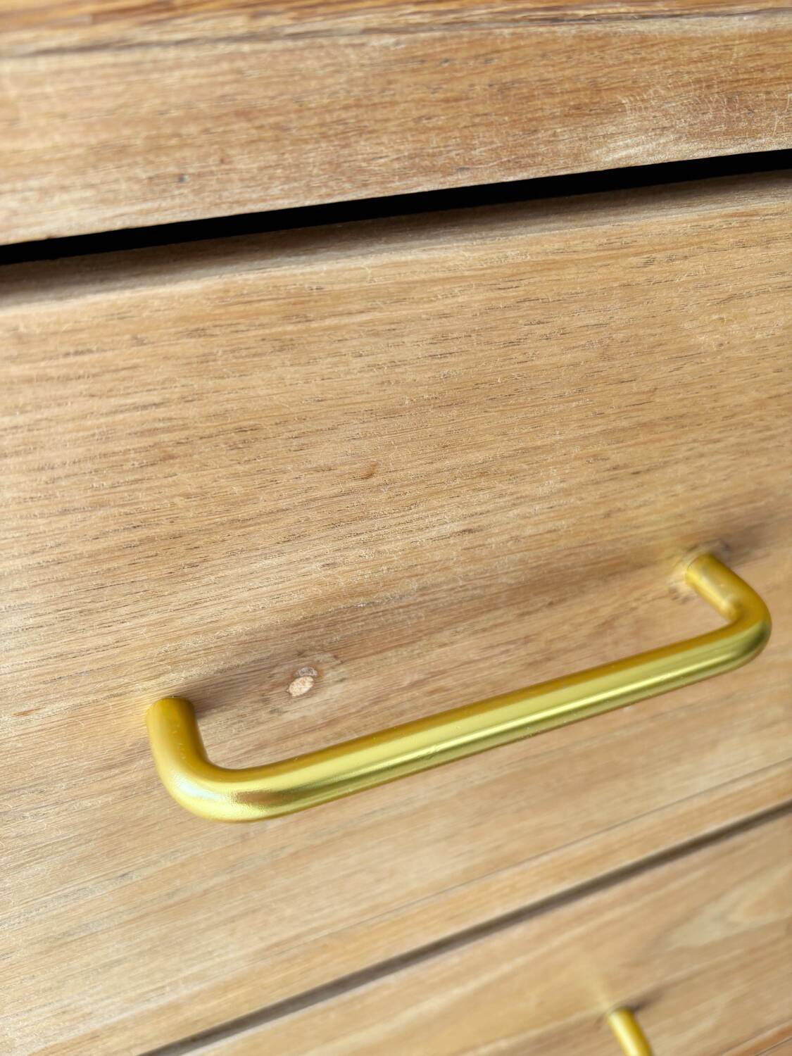 Oak chest of drawers