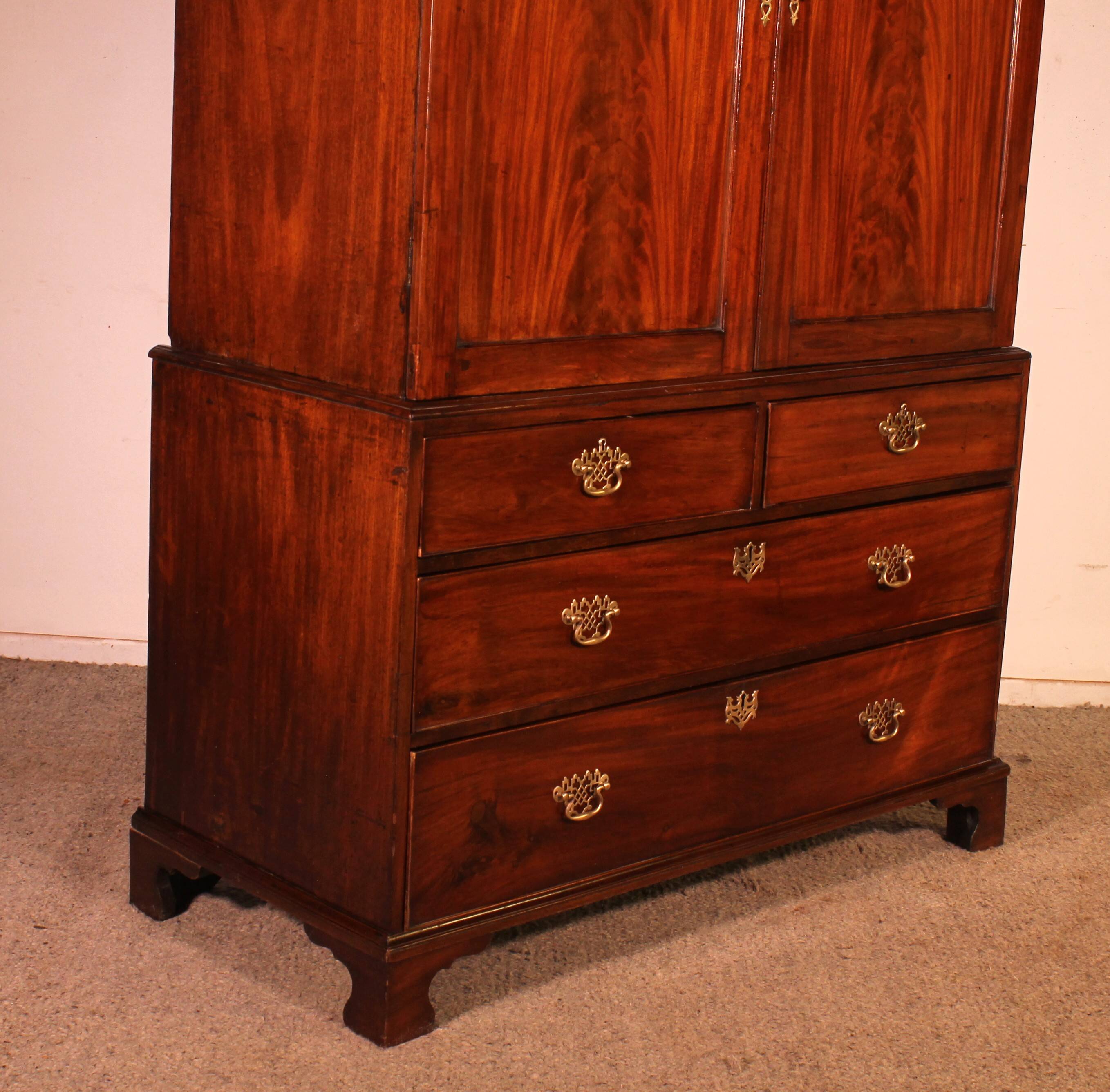 linen press en acajou du 18° siècle