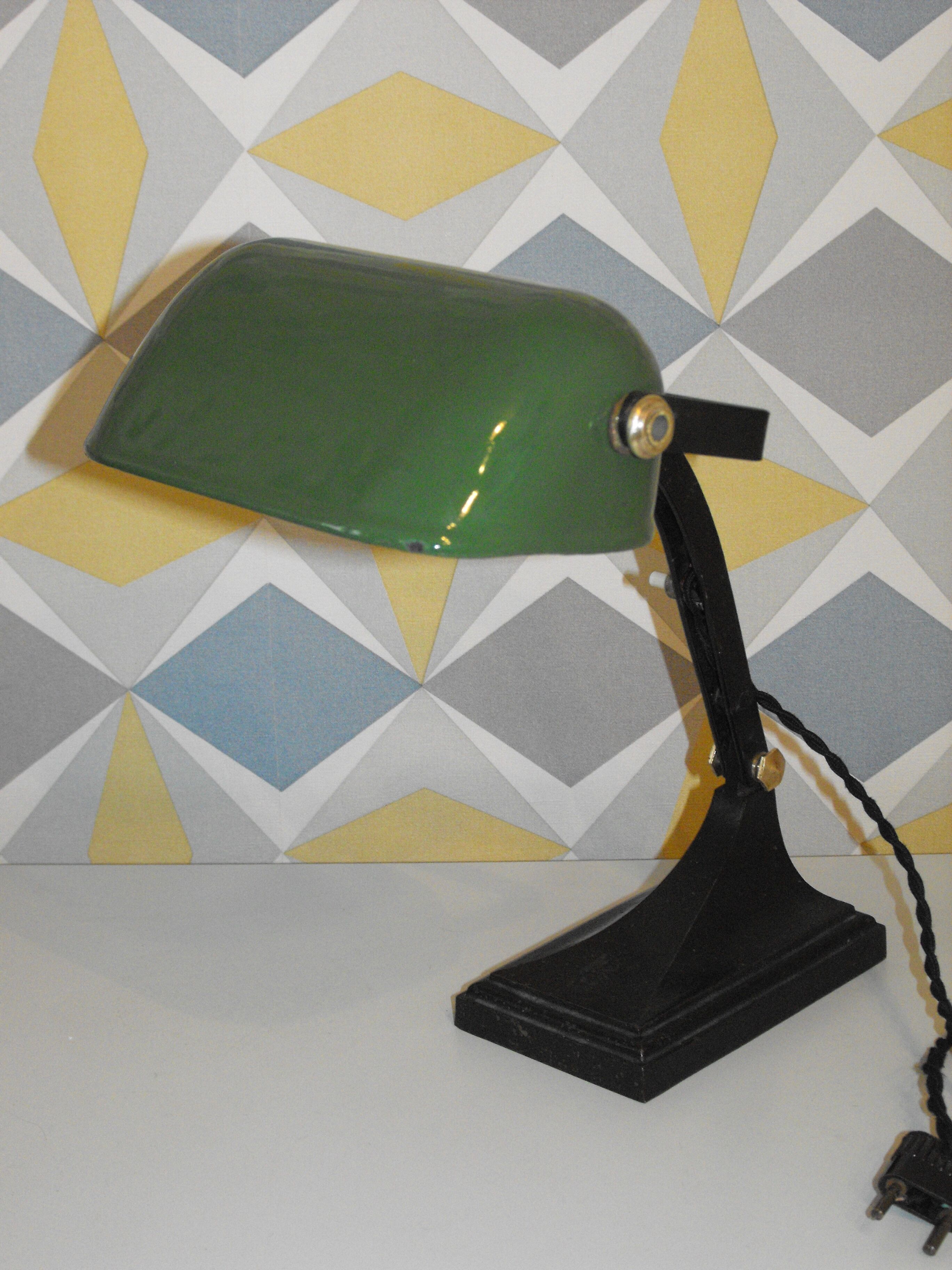 Desk lamp called "Notary"