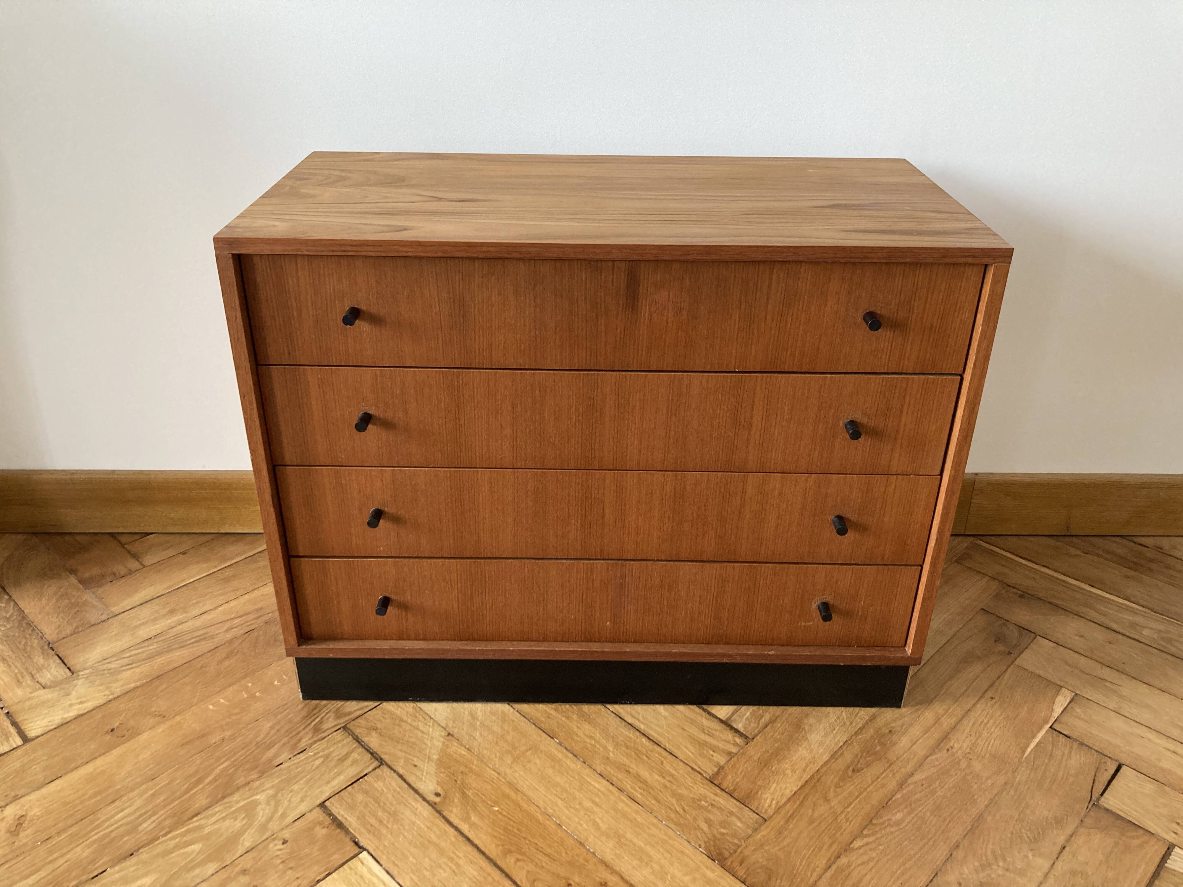 Scandinavian style chest of drawers