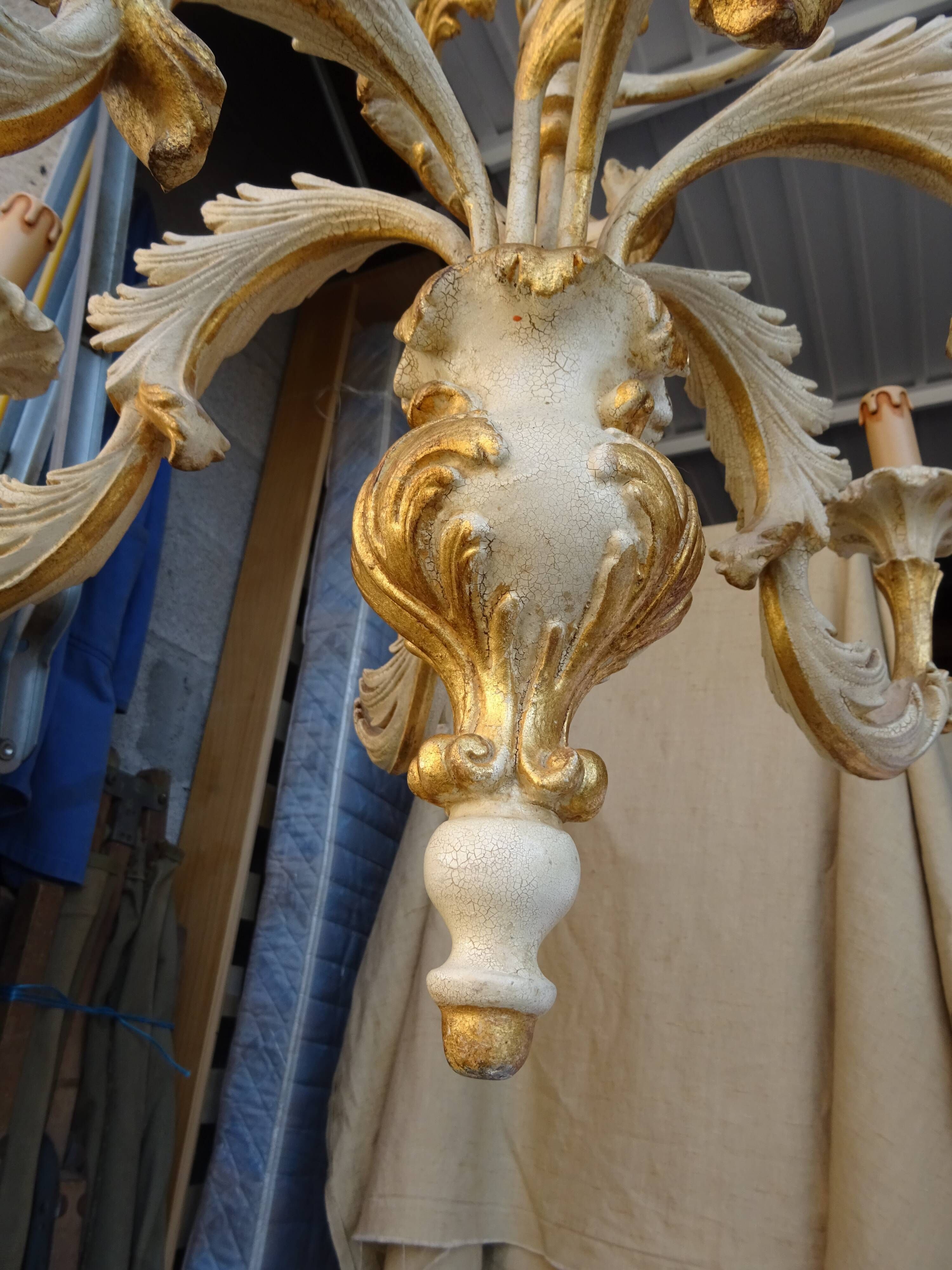 Lustre baroque Italien en bois et stuc doré 109 cm