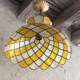 Suspension en nacre, blanc et jaune, avec plomb ou étain, couleur laiton