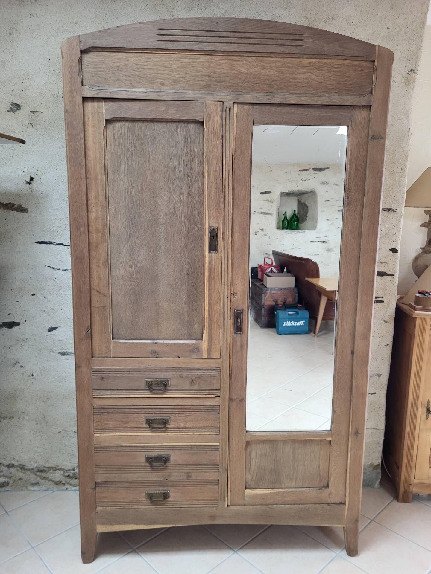 Armoire parisienne