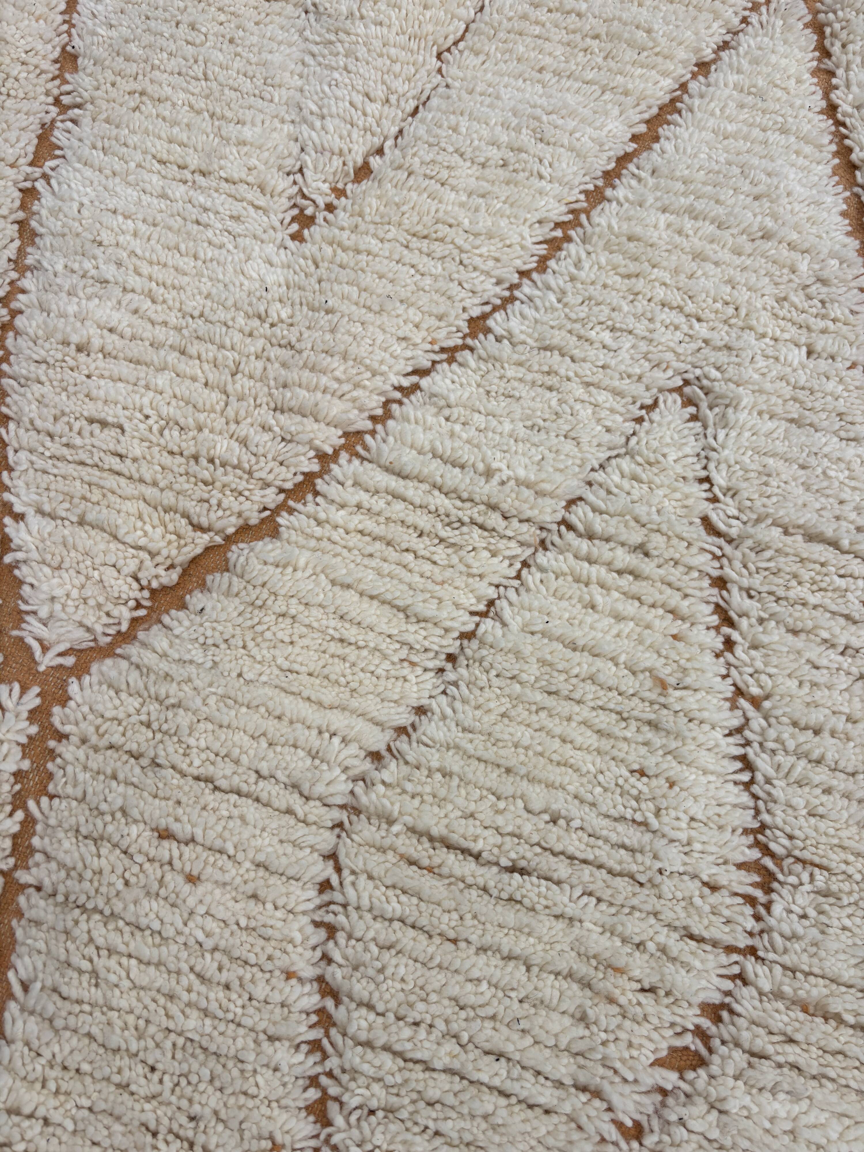 Tapis Beni Ouarain 155 × 240 cm – Tapis berbère écru en laine fait main