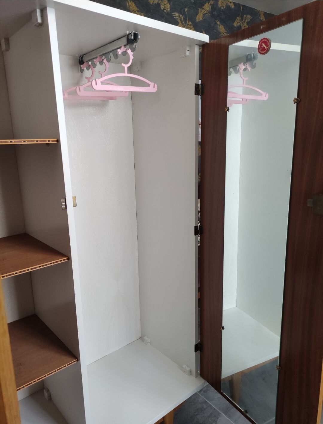 Vintage wardrobe 50s/60 feet compass