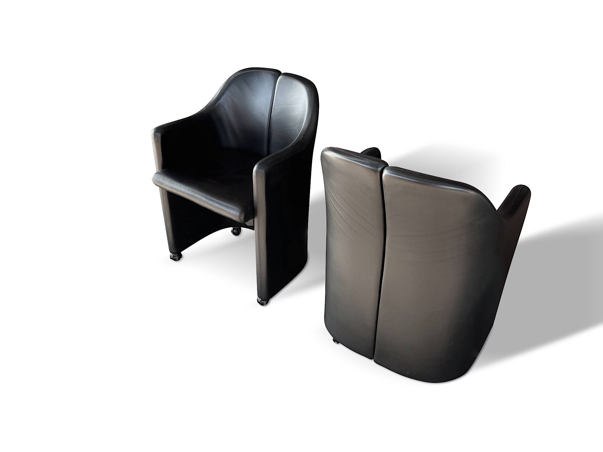 Pair of “S142” armchairs by Eugenio Gerli for Tecno – black leather