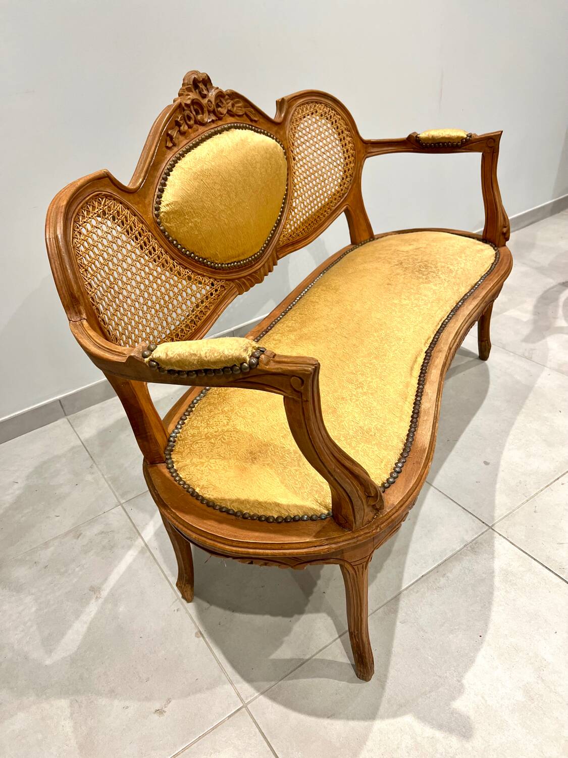 Louis XVI living room, four fluted and molded rooms