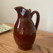 Pichet vase vintage en grès du Berry émaillé brun – décor géométrique