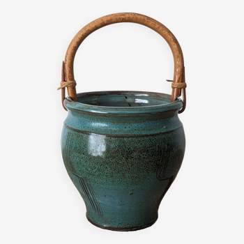 Ceramic pot with rattan handle