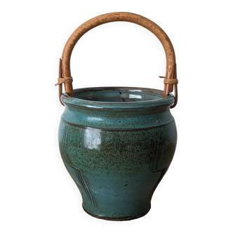 Ceramic pot with rattan handle