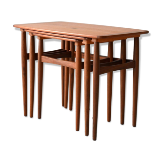 Ensemble de 3 tables gigognes scandinaves en teck des années 1960
