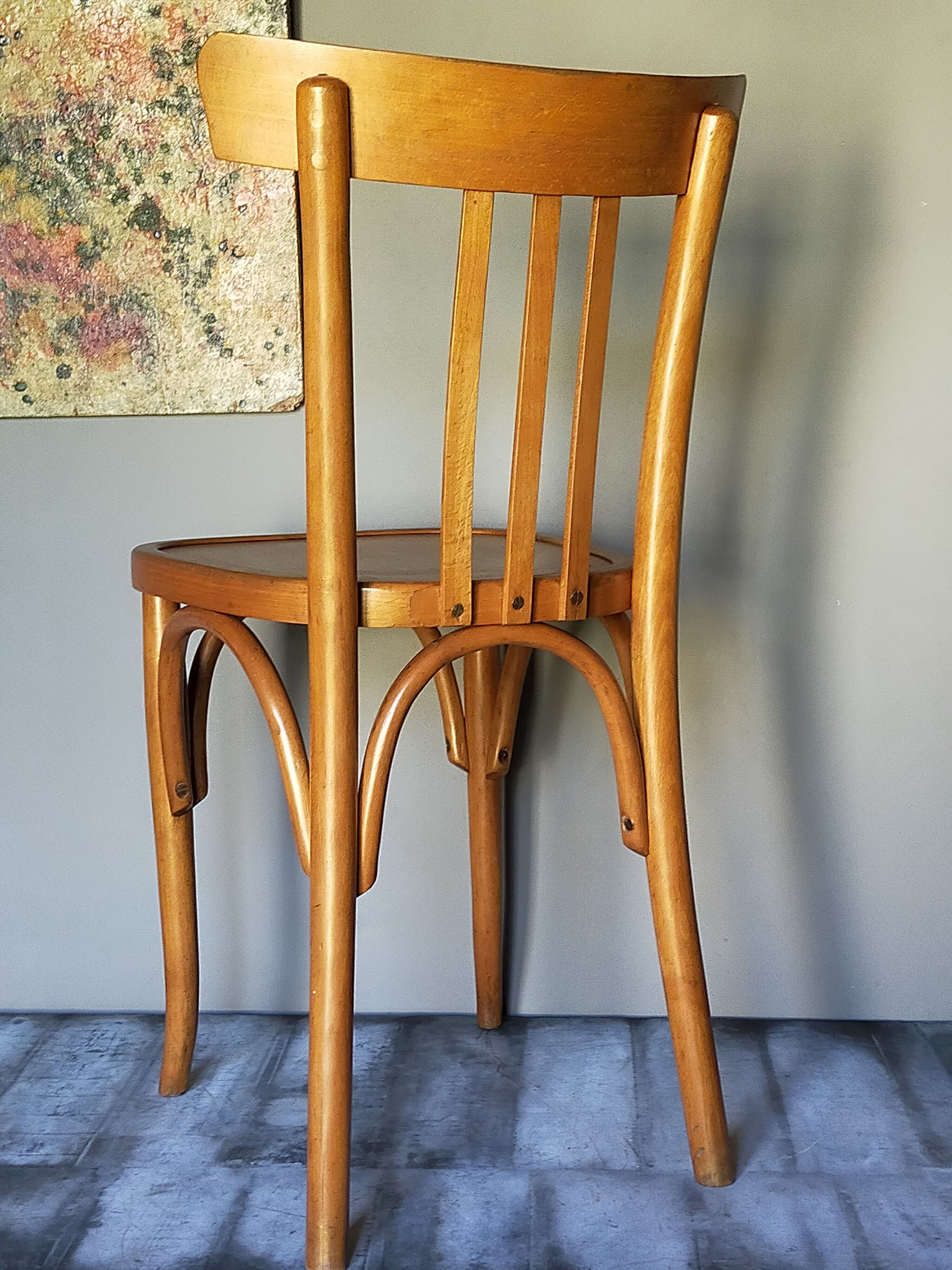 Mahieu curved wooden bistro chair