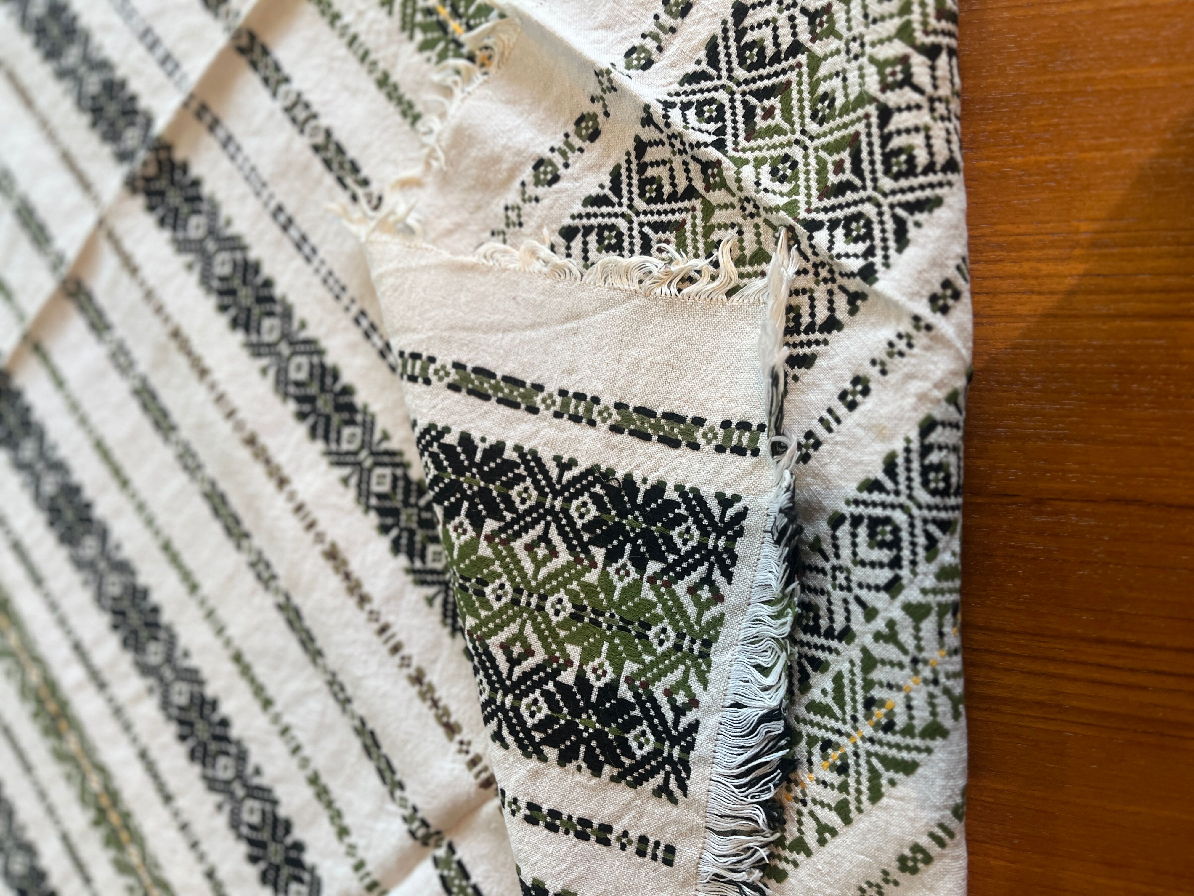 Table runner in cotton fiber