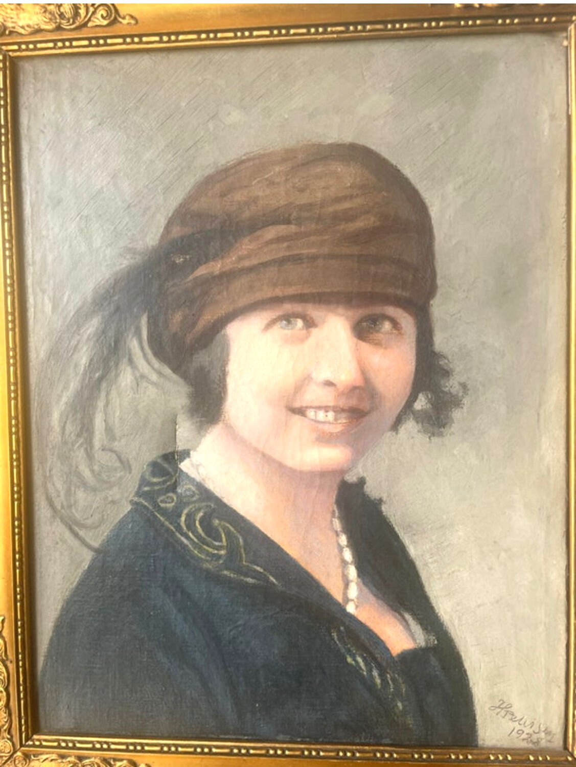 Portrait of a lady oil on canvas With Wooden gilded  frame signed 1928