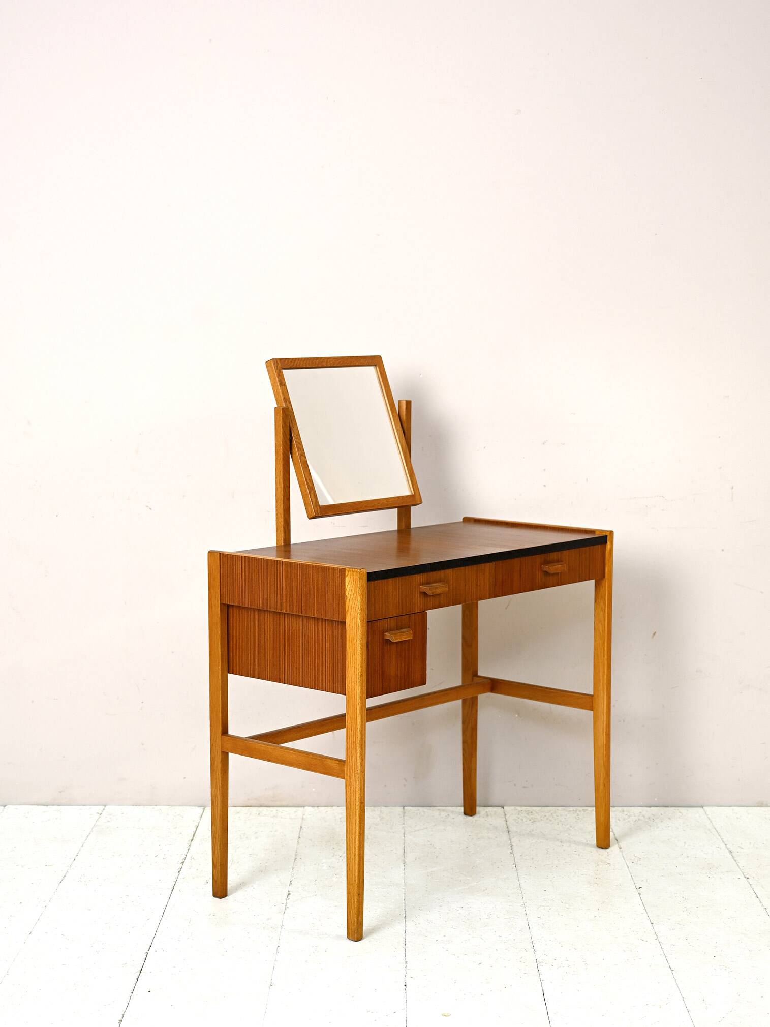 Scandinavian dressing table with drawers