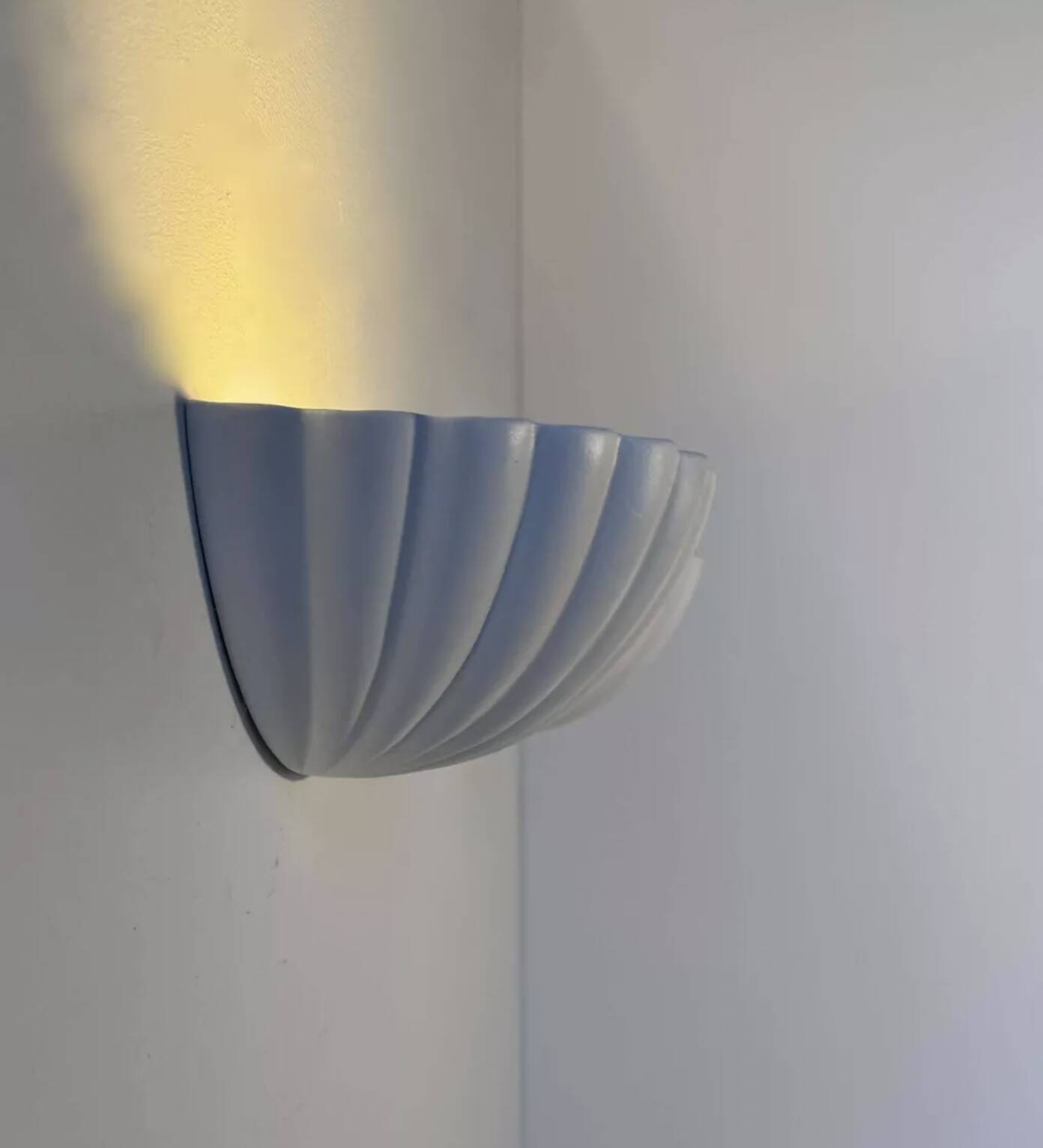 Paire d'appliques vintage coquillage, blanc mat, France 1970