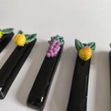 Set of 8 barbotine knife holders