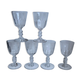 Lot de 6 verres à vin en verre moulé, années 20-30