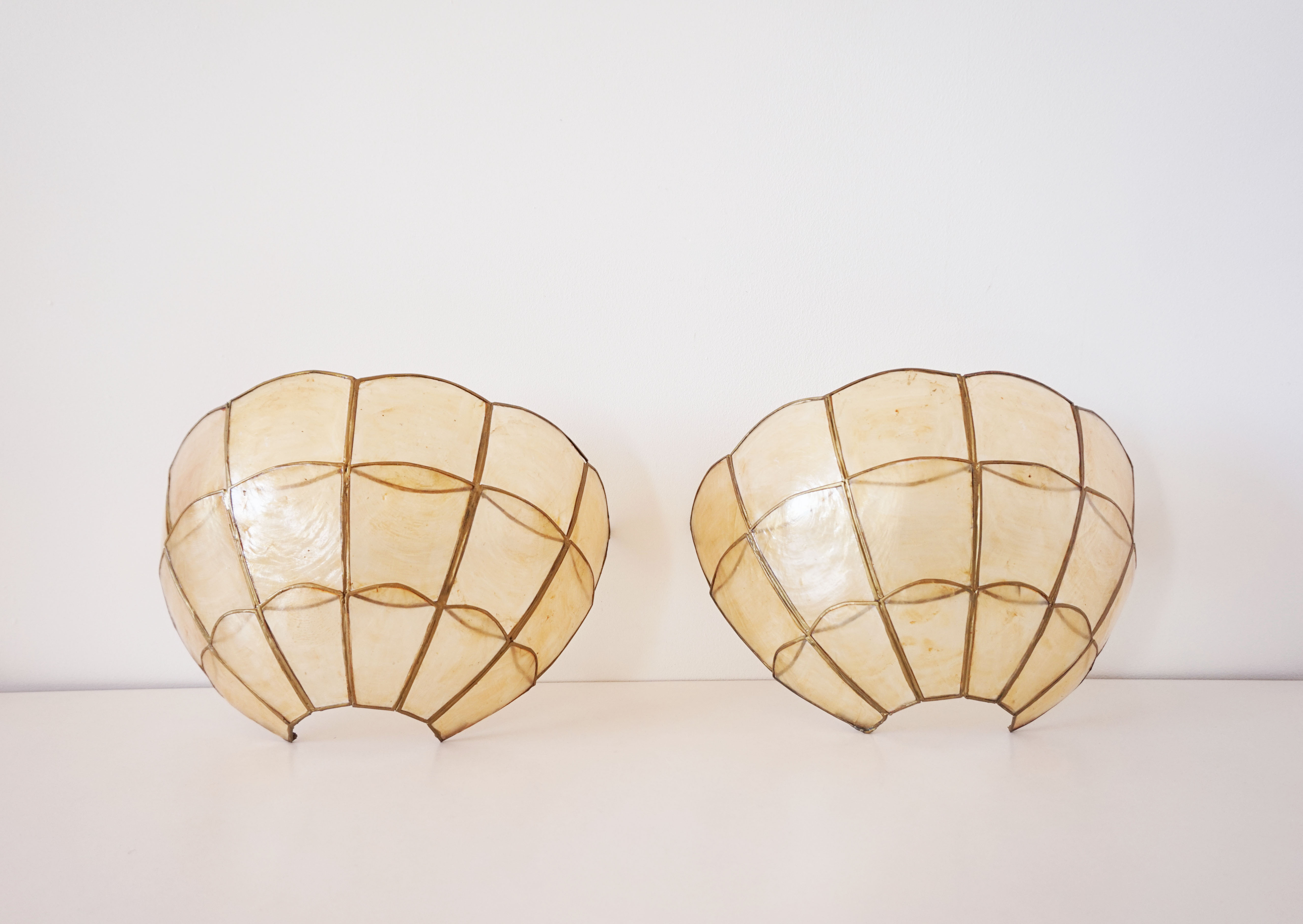 Paire d'appliques en nacre coquillage