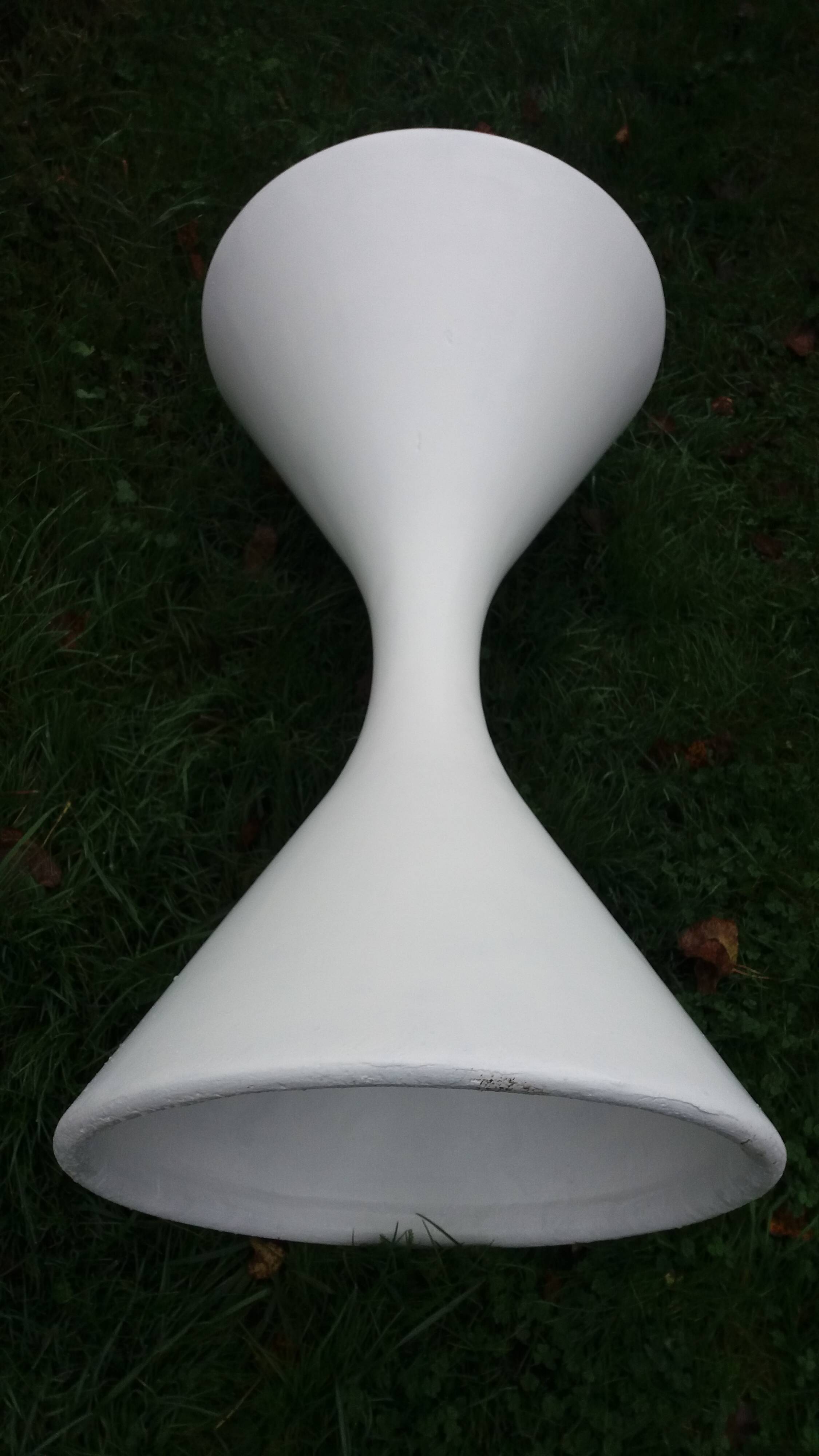 Diabolo-shaped fiber cement planter