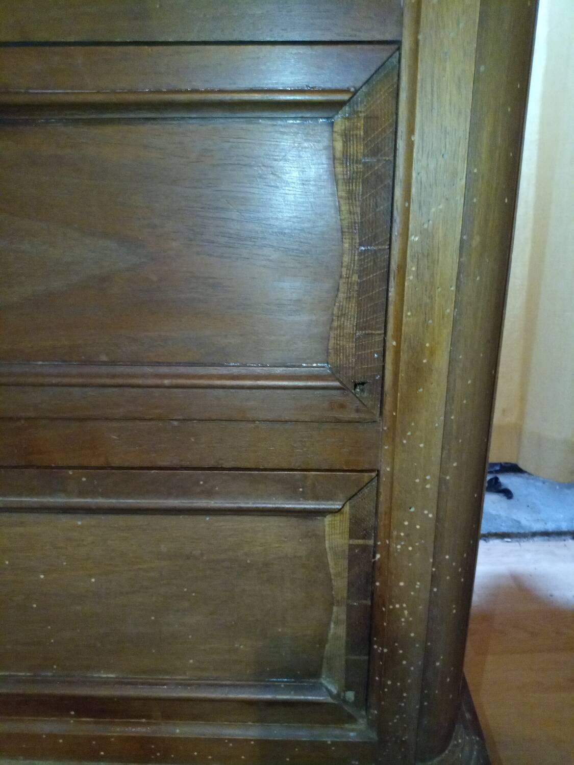 Rocaille style chest of drawers